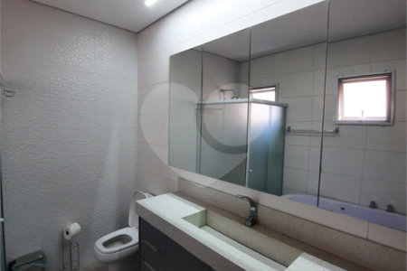 Casa à venda com 3 suítes no condomínio Ecovillagio, São Roque - SP