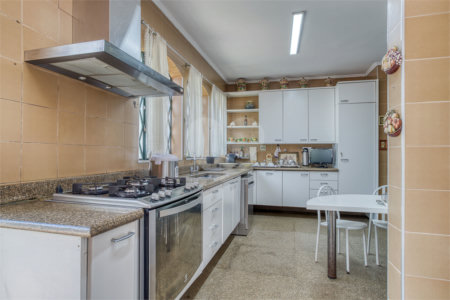 Casa Térrea à venda com 4 suítes em Jardim Cordeiro, São Paulo, SP