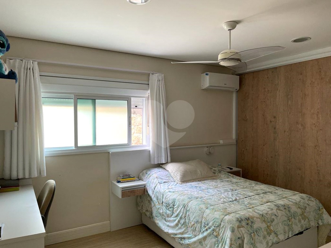 Casa à venda com 4 quartos, sendo 3 suítes, no condomínio Vila Hípica I, Vinhedo - SP