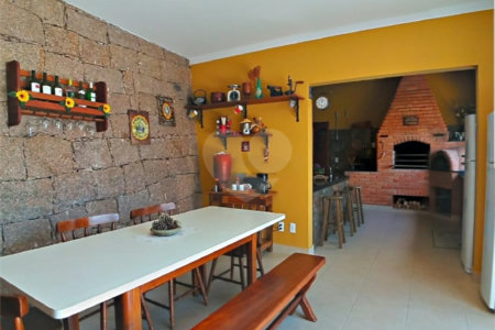 Casa à venda com 3 quartos, sendo 1 suíte, no condomínio Estância Marambaia, Vinhedo - SP