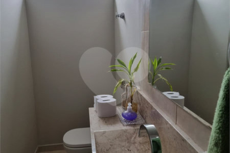 Sobrado à venda com 4 quartos, sendo 1 suíte, em Brooklin, São Paulo, SP