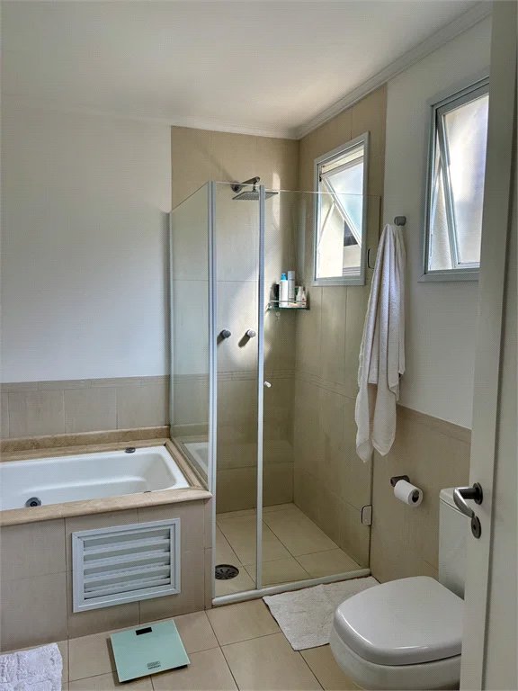 Casa à venda com 4 quartos, sendo 3 suítes,  no condomínio Vila Carmel, São Paulo - SP