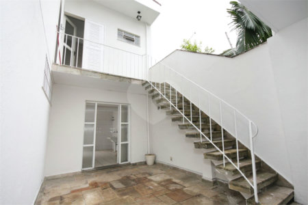 Sobrado à venda com 4 quartos, sendo 2 suítes,  em Alto da Boa Vista, São Paulo, SP