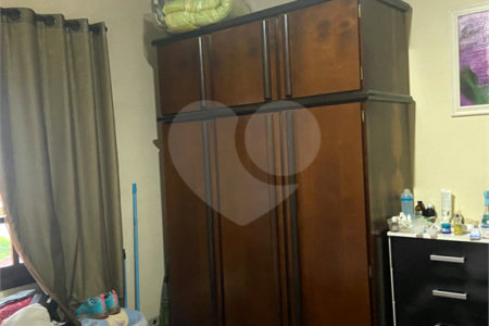 Sobrado à venda com 3 quartos, sendo 1 suíte,  em Vila Suissa, Mogi das Cruzes, SP