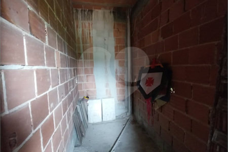 Casa à venda com 4 quartos, sendo 1 suíte, no condomínio Gramado do Mendanha, Rio de Janeiro - RJ