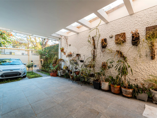 Sobrado à venda com 3 quartos, sendo 1 suíte,  em Moema, São Paulo, SP