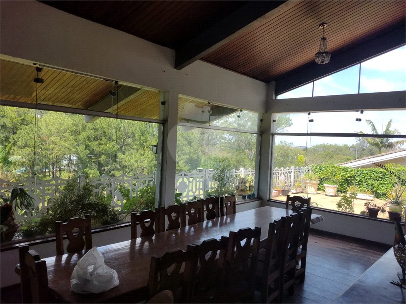 Casa à venda com 7 quartos, sendo 4 suítes, no condomínio Estância Marambaia, Vinhedo - SP
