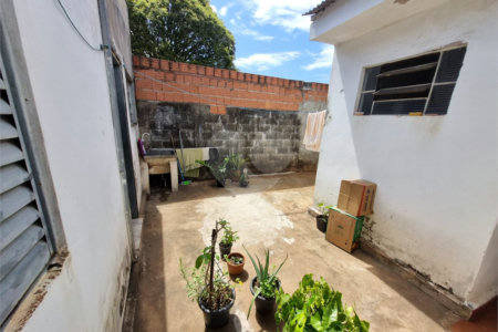 Casa térrea a venda na Vila Lutfalla