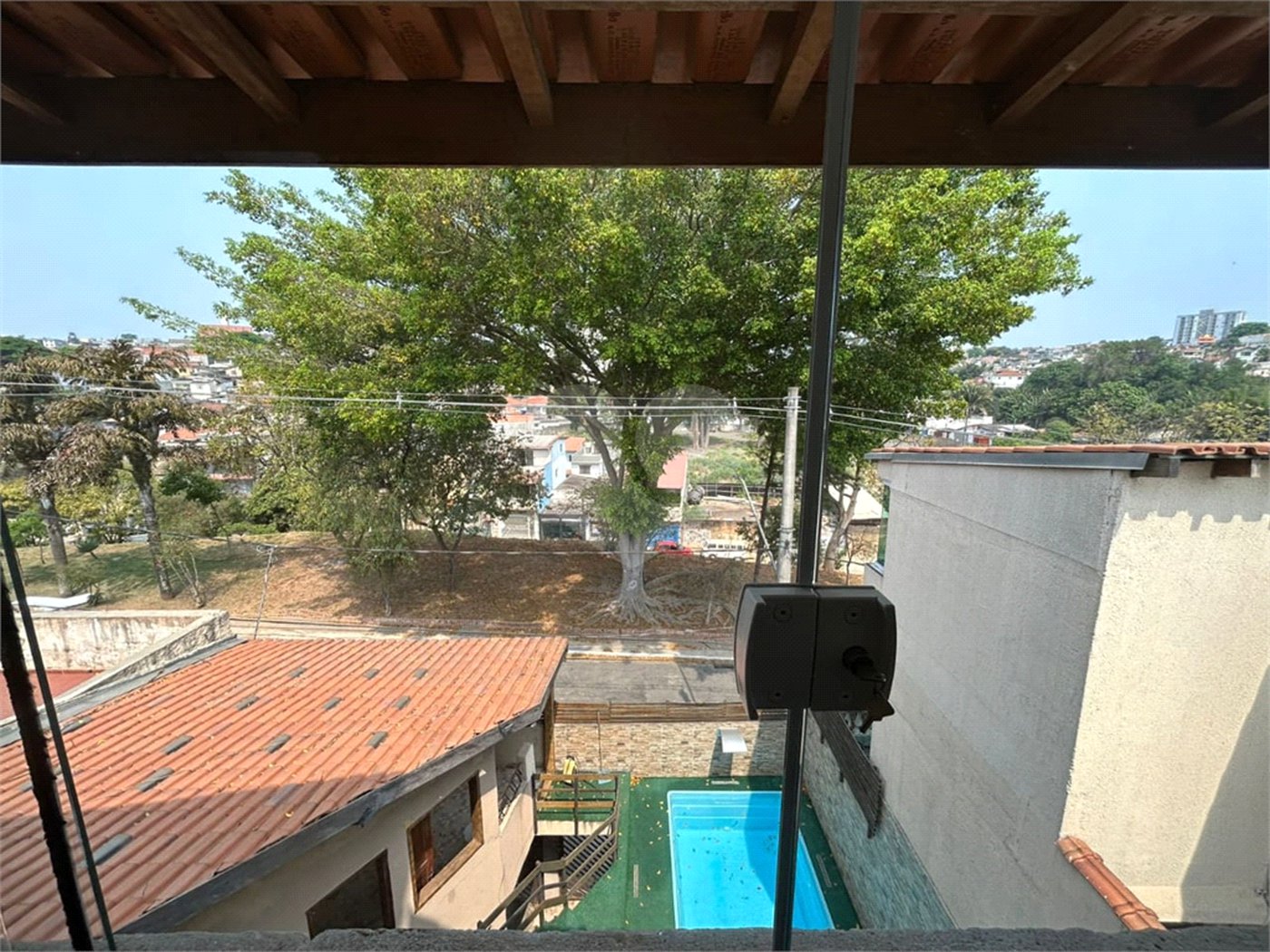 Sobrado à venda com 6 quartos, sendo 1 suíte,  em Vila do Encontro, São Paulo, SP