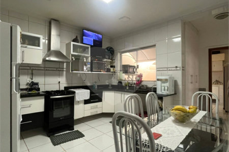 Casa à venda com 4 quartos, sendo 1 suíte, em Vila Santa Maria (vila Xavier), Araraquara, SP