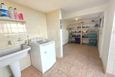 Casa à venda com 3 quartos, sendo 1 suíte, no condomínio Estância Marambaia, Vinhedo - SP
