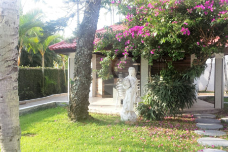 Casa à venda com 8 quartos, sendo 6 suítes,  no condomínio Acapulco, Guarujá - SP