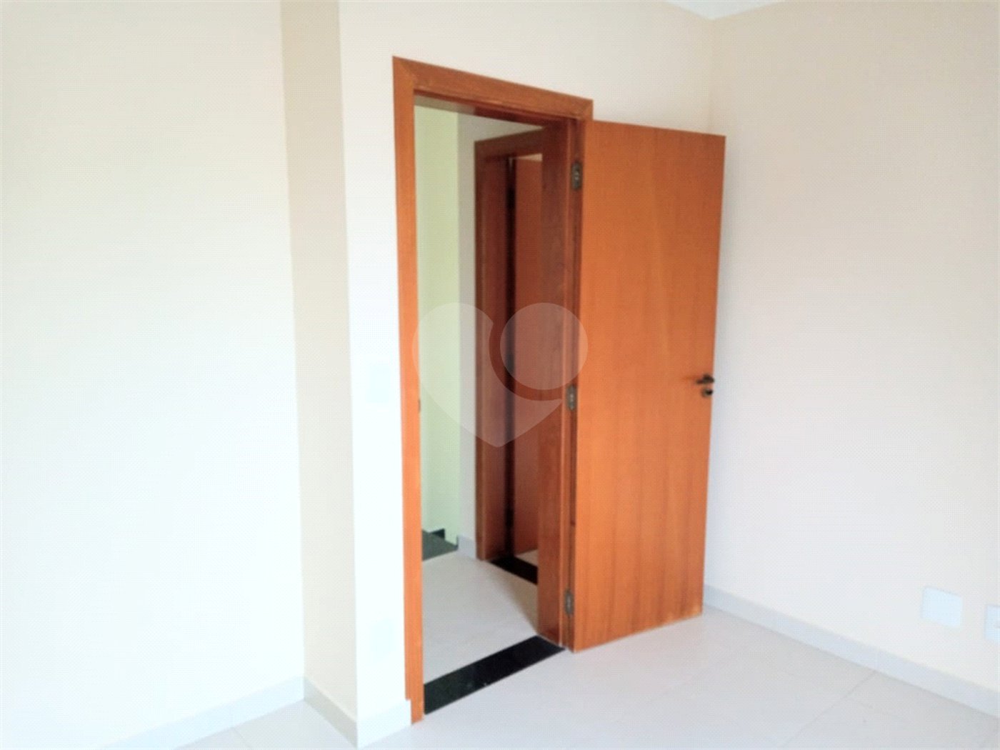 Casa à venda com 3 quartos, sendo 1 suíte, no condomínio Residencial Vila Primavera (zona Norte), São Paulo - SP