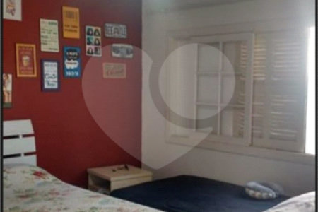 Casa à venda com 3 quartos, sendo 1 suíte,  no Centro, Poá, SP