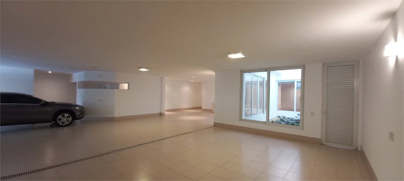 Sobrado à venda ou para alugar com 7 quartos, sendo 4 suítes, em Cidade Jardim, São Paulo, SP