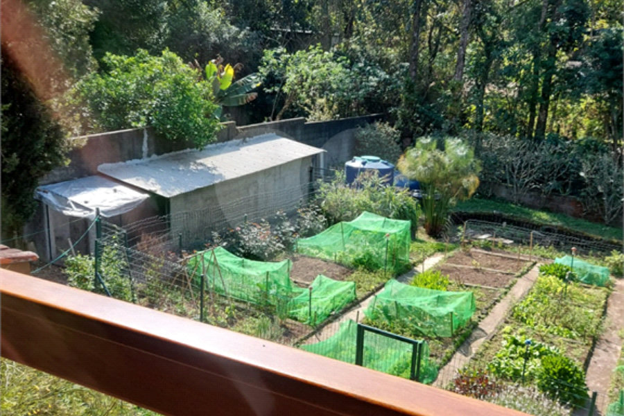 Sobrado à venda com 4 quartos, sendo 1 suíte, em Serra da Cantareira, Mairiporã, SP