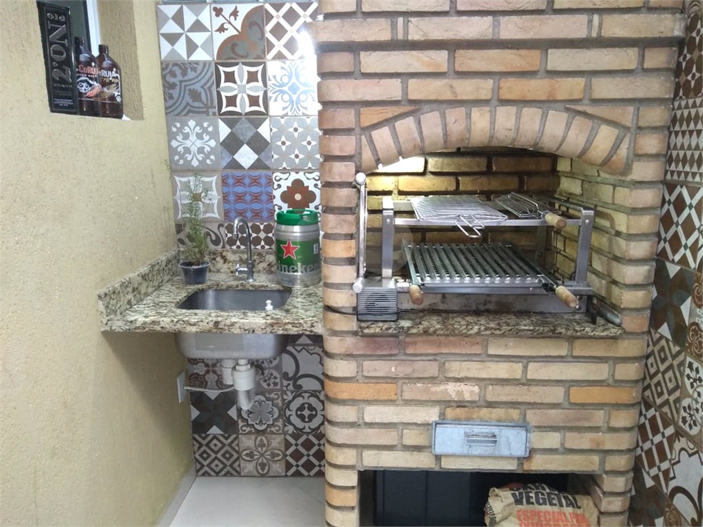 Casa à venda com 3 quartos, sendo 1 suíte, no condomínio Residencial Água Fria, São Paulo - SP