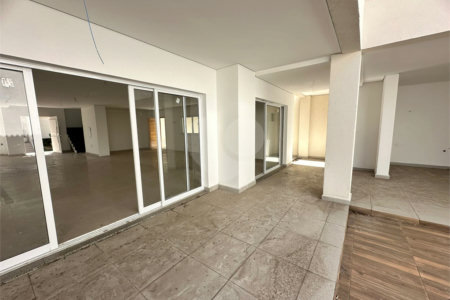 Casa à venda com 4 suítes no condomínio Villaggio Houda, São Paulo - SP