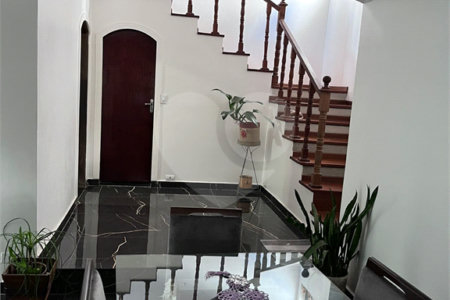 Sobrado à venda com 5 quartos, sendo 2 suítes,  em Jardim da Granja, São José dos Campos, SP