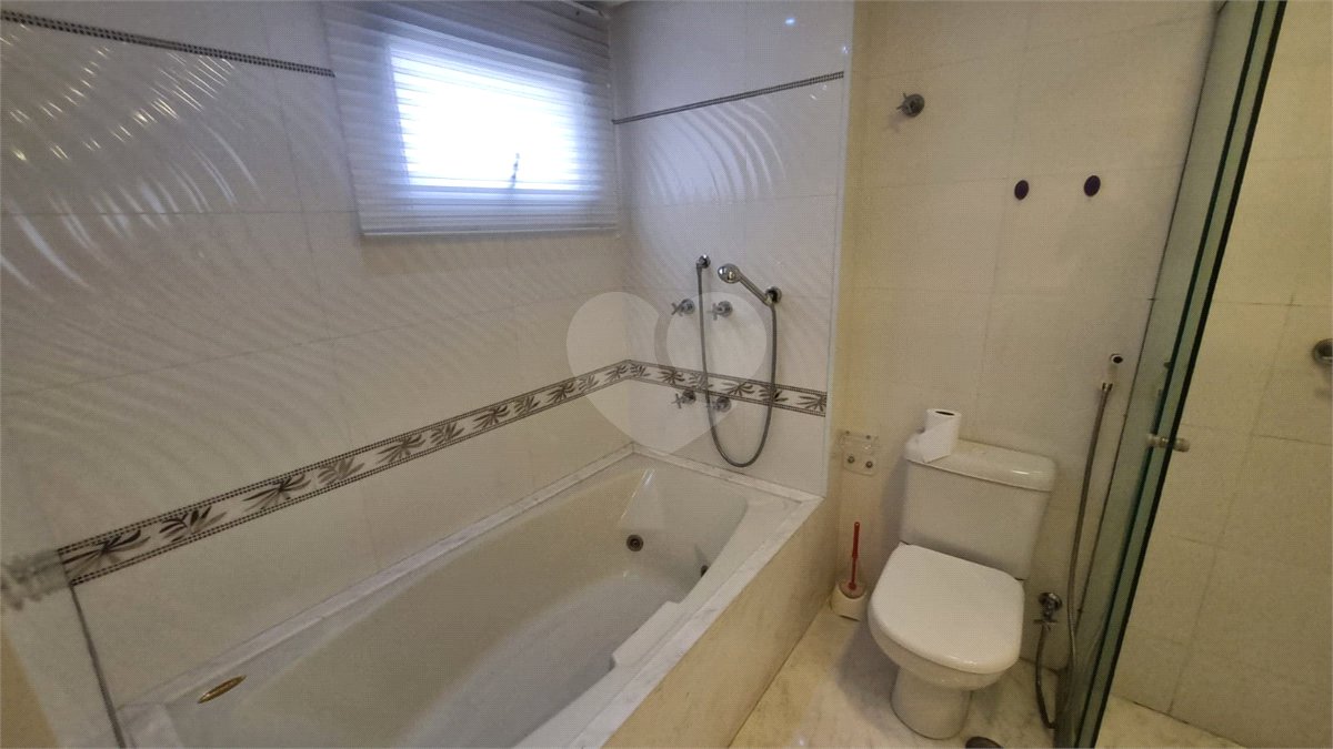 Apartamento à venda com 3 quartos, sendo 1 suíte,  em Indianópolis, São Paulo, SP