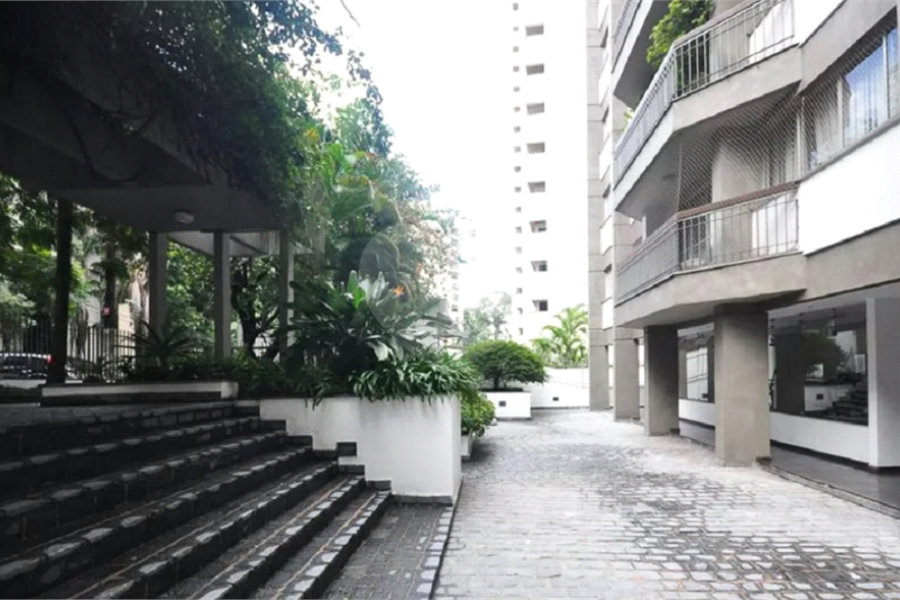 Apartamento à venda com 3 quartos, sendo 1 suíte, em Vila Andrade, São Paulo, SP