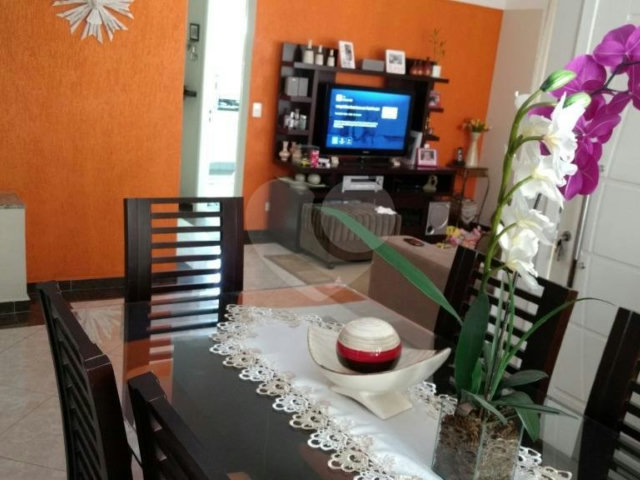 Casa à venda com 3 quartos, sendo 1 suíte,  no condomínio Residencial Água Fria, São Paulo - SP