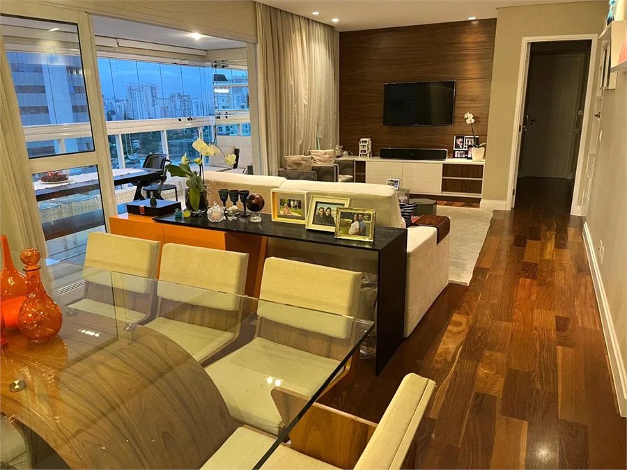 Apartamento à venda com 3 suítes em Vila Gertrudes, São Paulo, SP