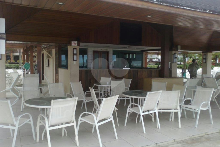 Sobrado à venda com 5 suítes em Enseada, Bertioga, SP