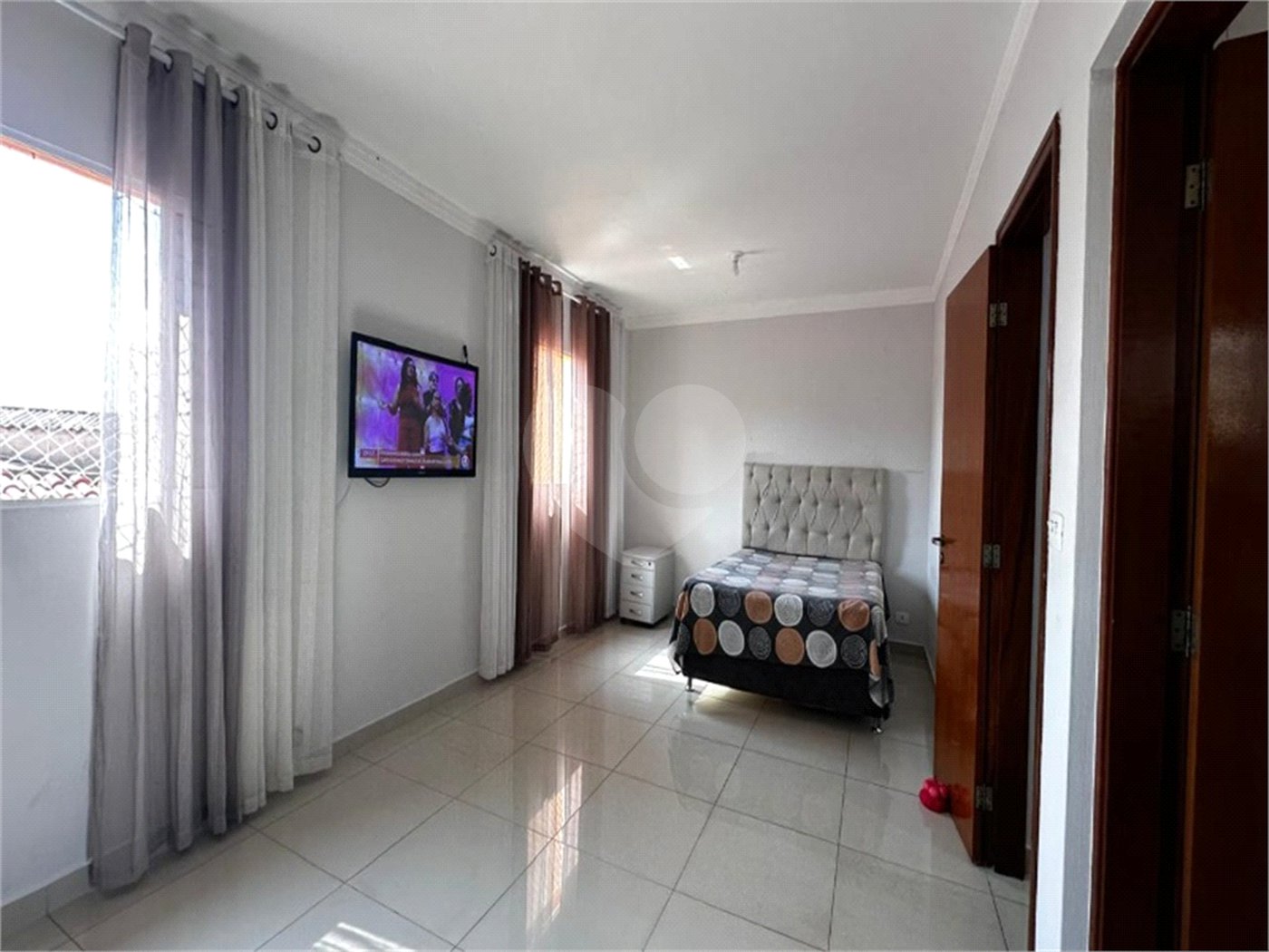 Sobrado à venda com 4 quartos, sendo 1 suíte, em Wanel Ville, Sorocaba, SP