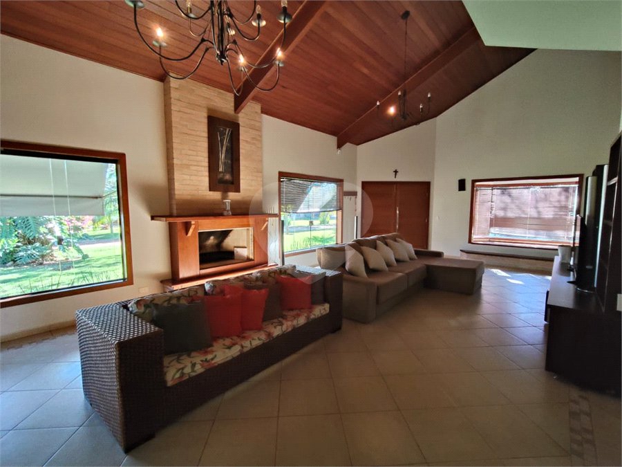 Casa à venda com 7 quartos, sendo 4 suítes, no condomínio Riviera de Santa Cristina XIII, Paranapanema - SP