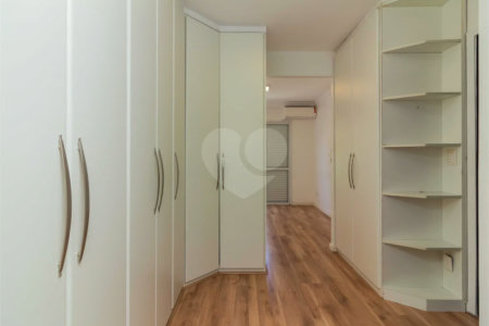Casa à venda com 3 quartos, sendo 2 suítes,  no condomínio Sagres, São Paulo - SP