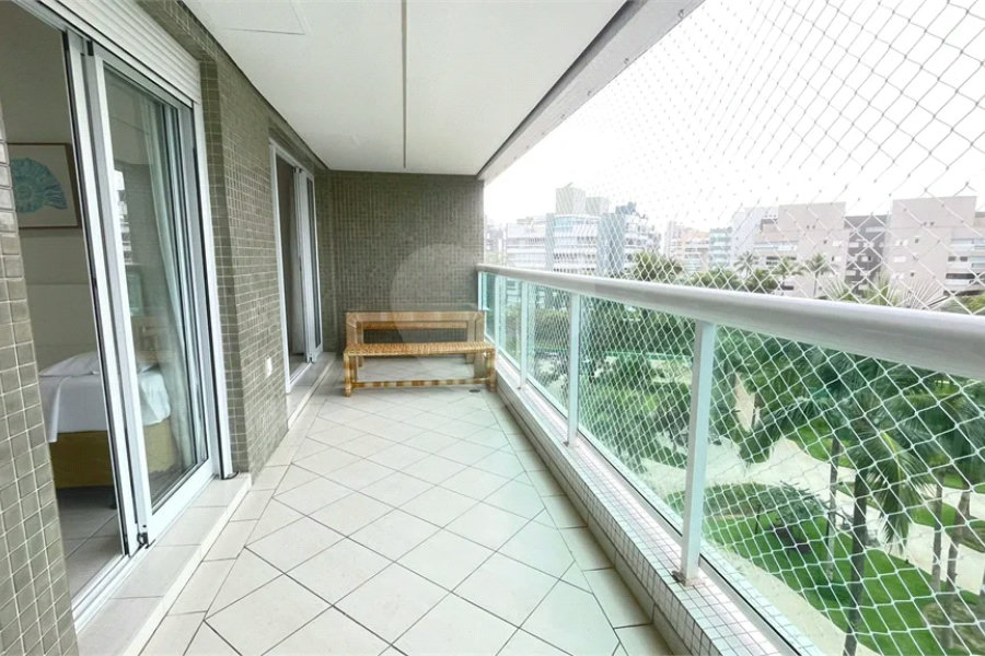 Apartamento à venda com 2 quartos, sendo 1 suíte, em Riviera de São Lourenço, Bertioga, SP