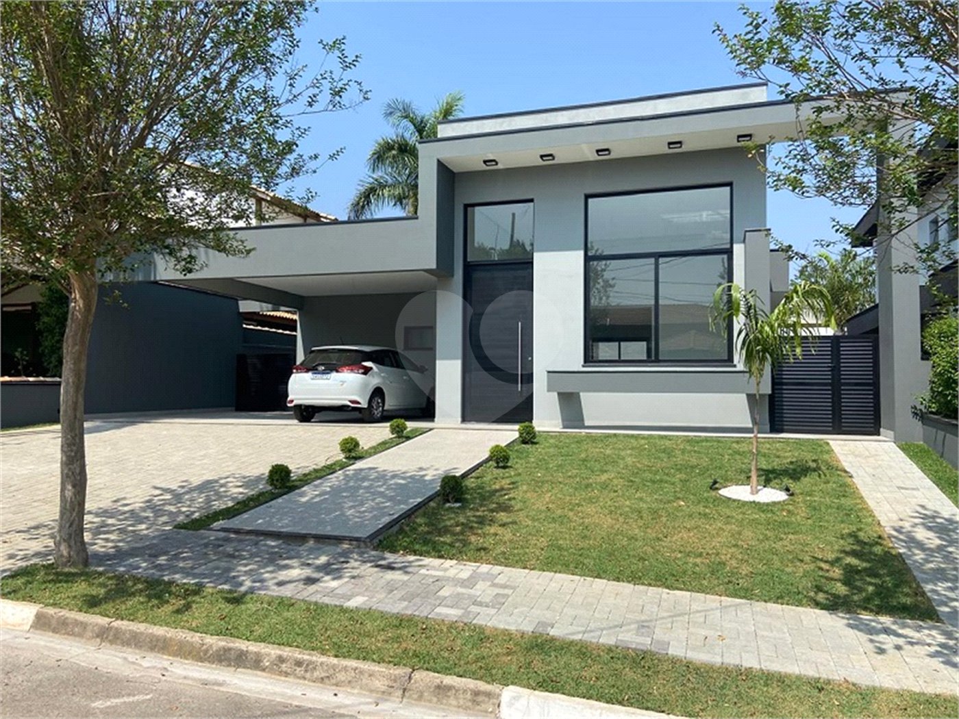 Casa à venda com 3 suítes no condomínio Shambala II, Atibaia - SP