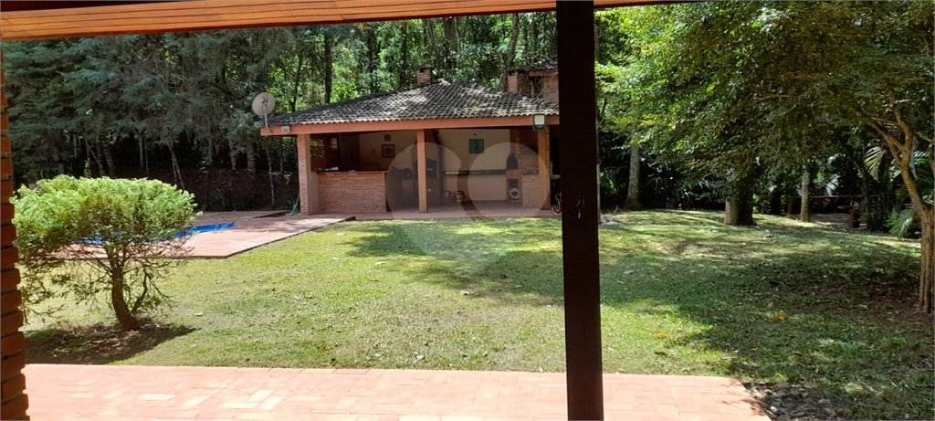 Sobrado à venda com 3 suítes em Serra da Cantareira, Mairiporã, SP