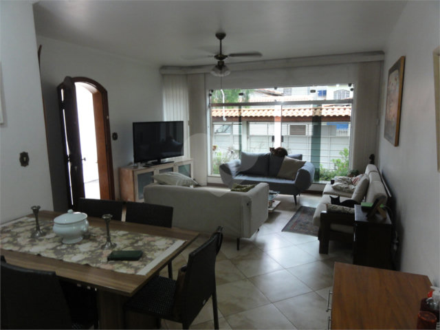 Sobrado à venda com 3 quartos, sendo 1 suíte,  em Tremembé, São Paulo, SP