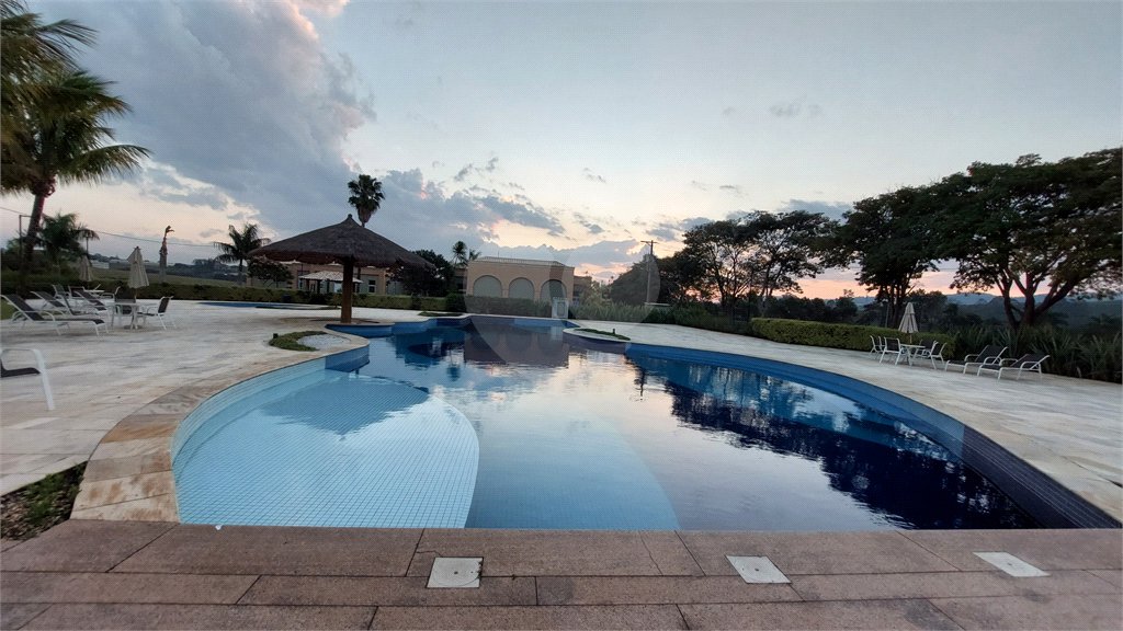 Casa à venda com 4 suítes no condomínio Figueira Garden, Atibaia - SP