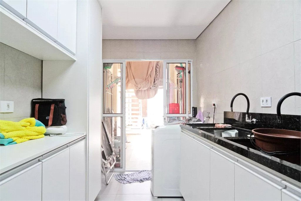 Sobrado à venda com 2 quartos, sendo 1 suíte, em Vila dos Remédios, São Paulo, SP