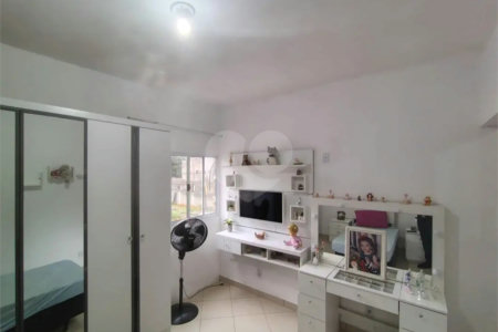 Casa à venda com 2 quartos no condomínio Antilhas, Cotia - SP