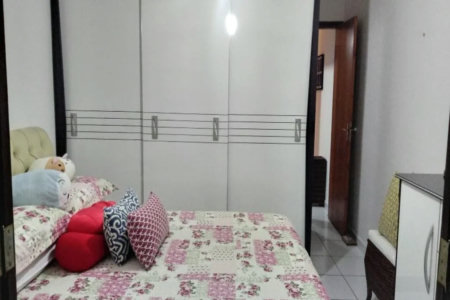 Casa à venda com 3 quartos, sendo 1 suíte, no condomínio Alcides Moreira, São Paulo - SP