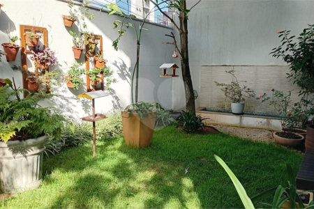 Sobrado à venda com 4 quartos, sendo 2 suítes,  em Vila Gilda, Santo André, SP