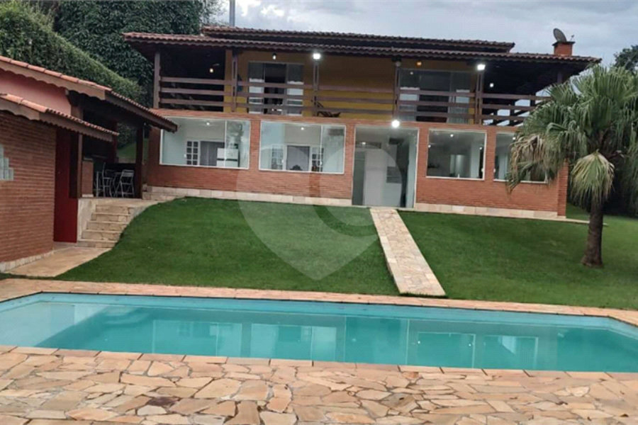 Chácara à venda com 5 quartos, sendo 2 suítes, no Centro, Piracaia, SP