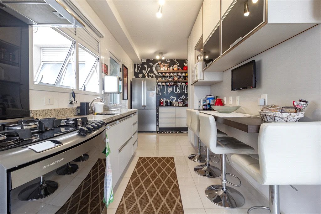 Apartamento à venda com 3 suítes em Parque Reboucas, São Paulo, SP
