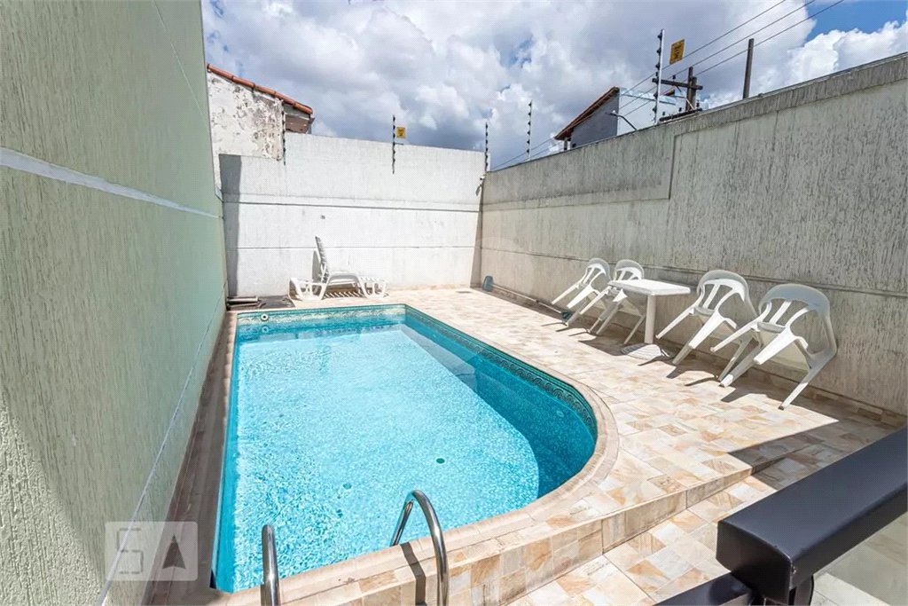Casa à venda ou para alugar com 3 quartos, sendo 2 suítes,  no condomínio Residencial Erika, São Paulo - SP