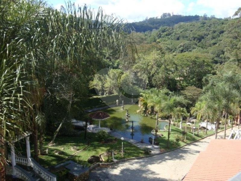 Sobrado à venda com 5 suítes em Juqueri Mirim, Mairiporã, SP