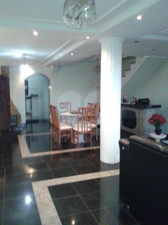 Sobrado à venda com 3 suítes em Vila Nivi, São Paulo, SP