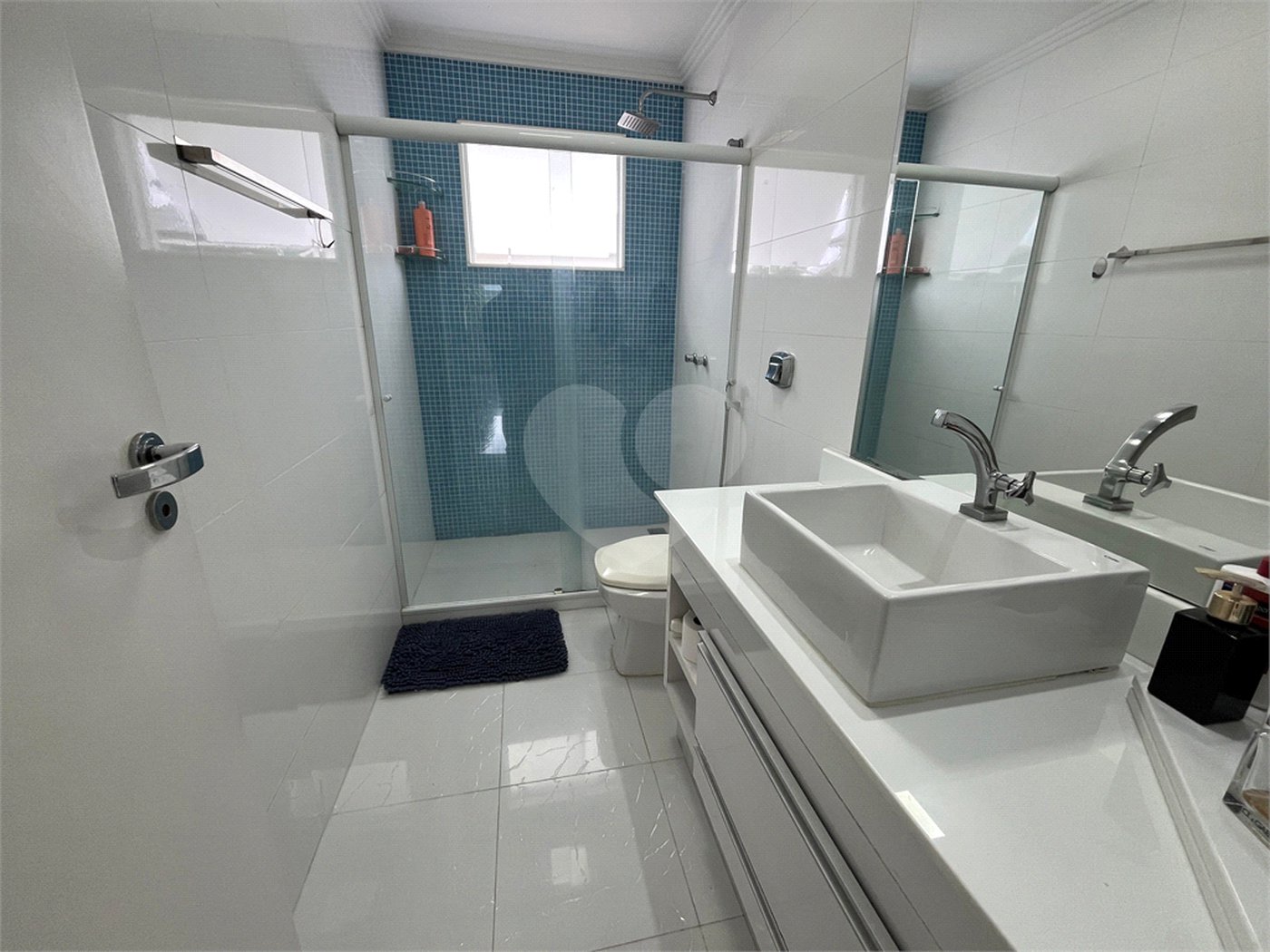 Casa à venda com 3 quartos, sendo 1 suíte, no condomínio Golden Village, Rio de Janeiro - RJ