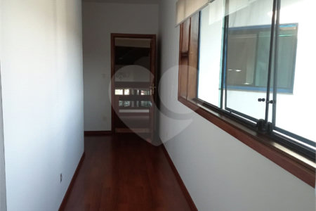 Casa à venda com 4 quartos, sendo 1 suíte, no condomínio Vale do Itamaracá, Valinhos - SP
