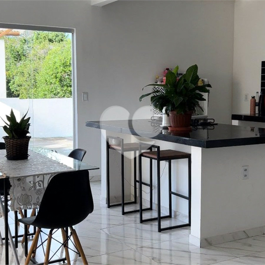Casa à venda com 4 quartos, sendo 3 suítes, em Taperapuan, Porto Seguro, BA
