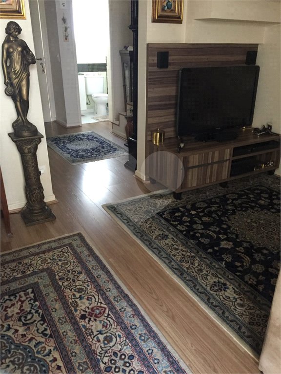 Casa à venda com 3 quartos, sendo 1 suíte, no condomínio Moradas do Horto, São Paulo - SP