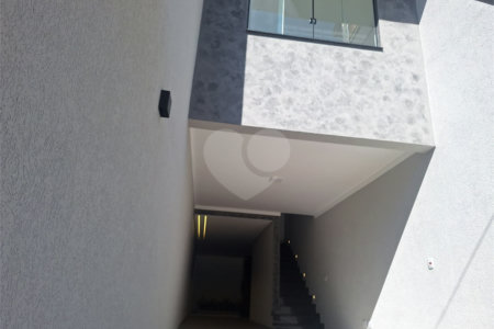 Sobrado à venda com 3 quartos, sendo 1 suíte, em Vila São Geraldo, São Paulo, SP